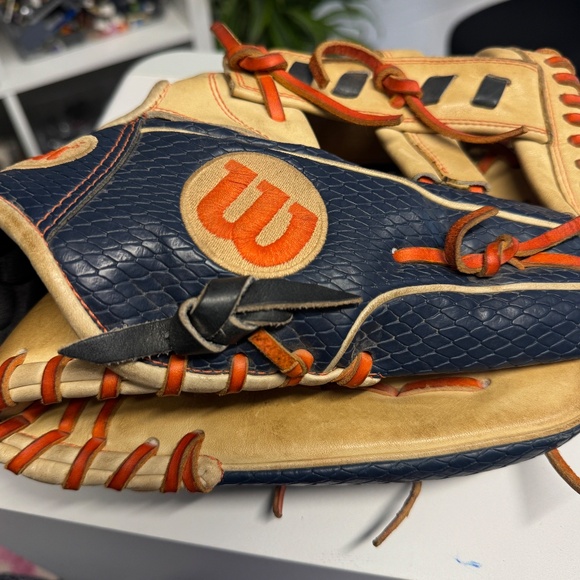Wilson A2000 JA27 Jose Altuve Infielder's Glove - Picture 6 of 6